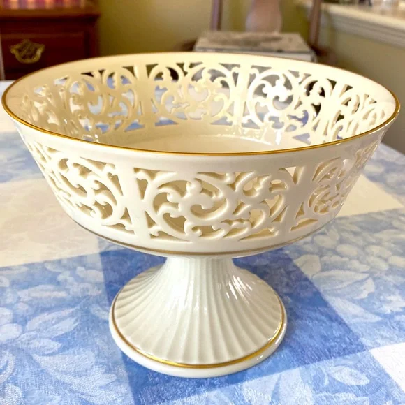 Exquisite Footed Centerpiece from Lenox Tracery Collection - Picture 2 of 6